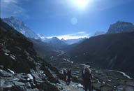 fB{`FDingboche̓AwɃAChs[NIsland Peak