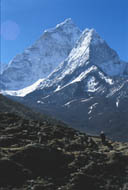 gbJ[̎pAwi̓A}_uAma Dablam