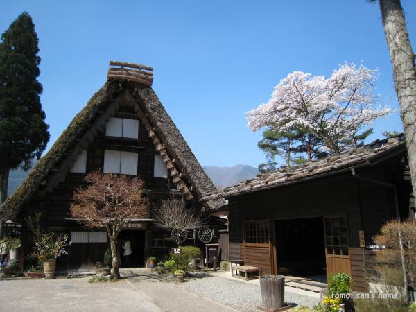 .....�S( @߁��)Ƀe�[�}�p�[�N�i�΁j