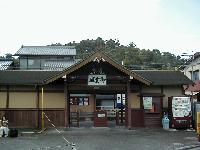 �䎺�w�ɂ͉w�ɂ��O�O