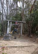 ���䗅�_�Ђւ̐Βi